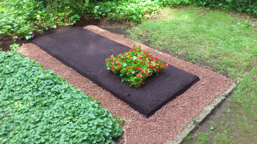 Voranlage mit Begonien (Sommerbepflanzung)